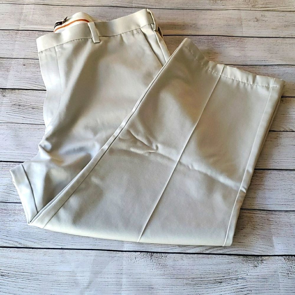 Dockers Classic Fit Signature Khaki